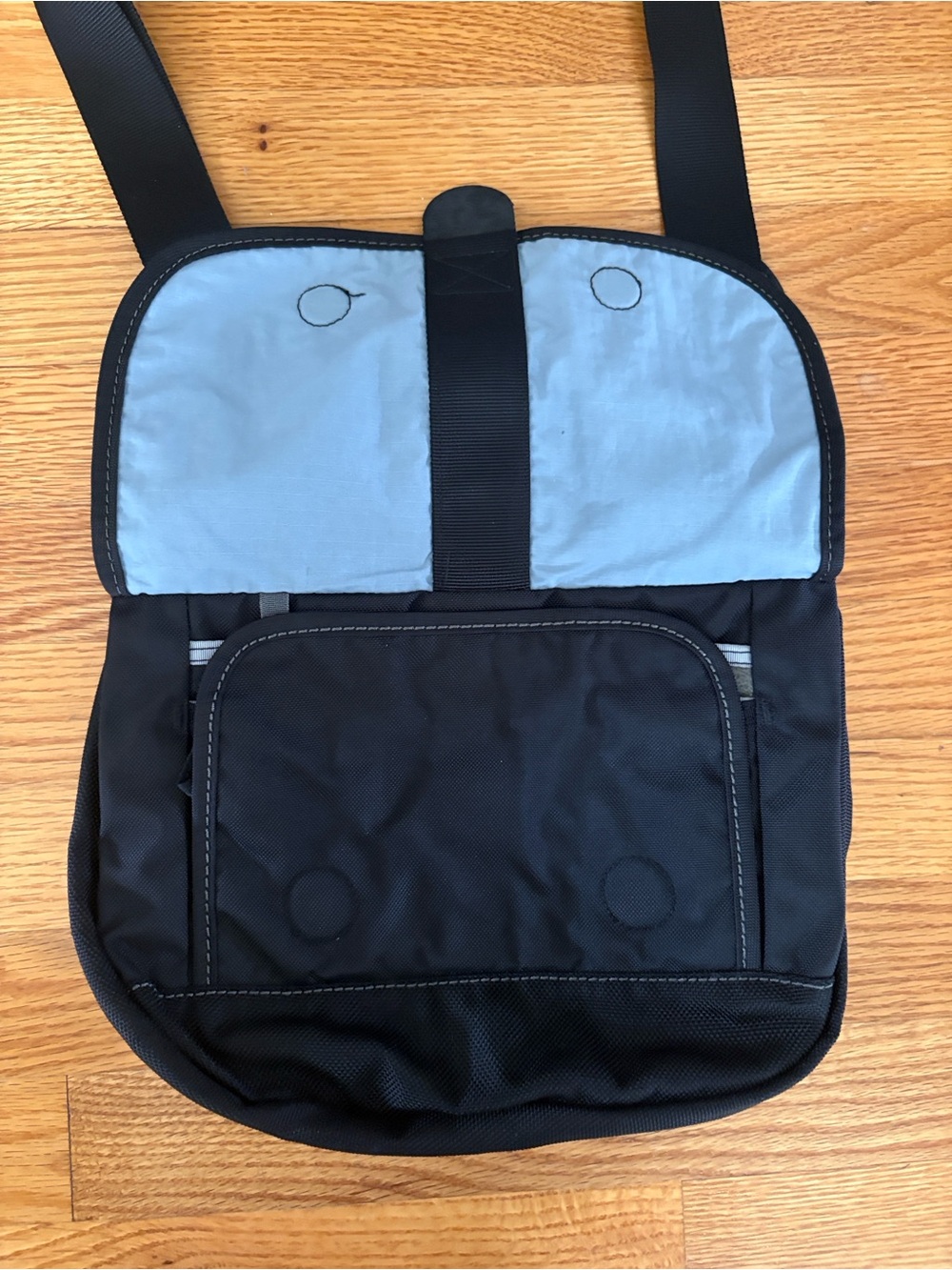 Overland Equipment Baylis Black Crossbody for Men - Picture 9 of 12